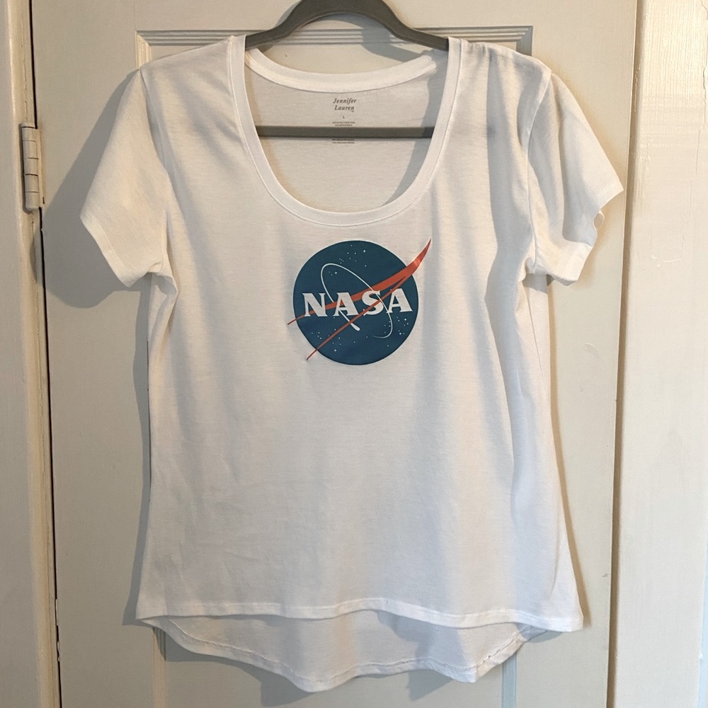 NASA Logo Women’s High Low Crewneck‎ Tee Shirt Size L white tee